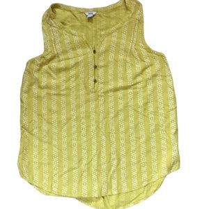 3/10 cute sleeveless blouse